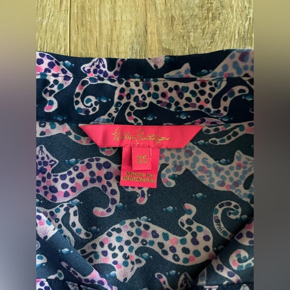 Lilly Pulitzer Womens Sea View Button Down Top Oyster Bay Navy on the Catwalk XS - Picture 5 of 9